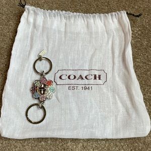 COACH Valet Key Ring / Key Fob, Silver Colored Stone Flower Turn Lock